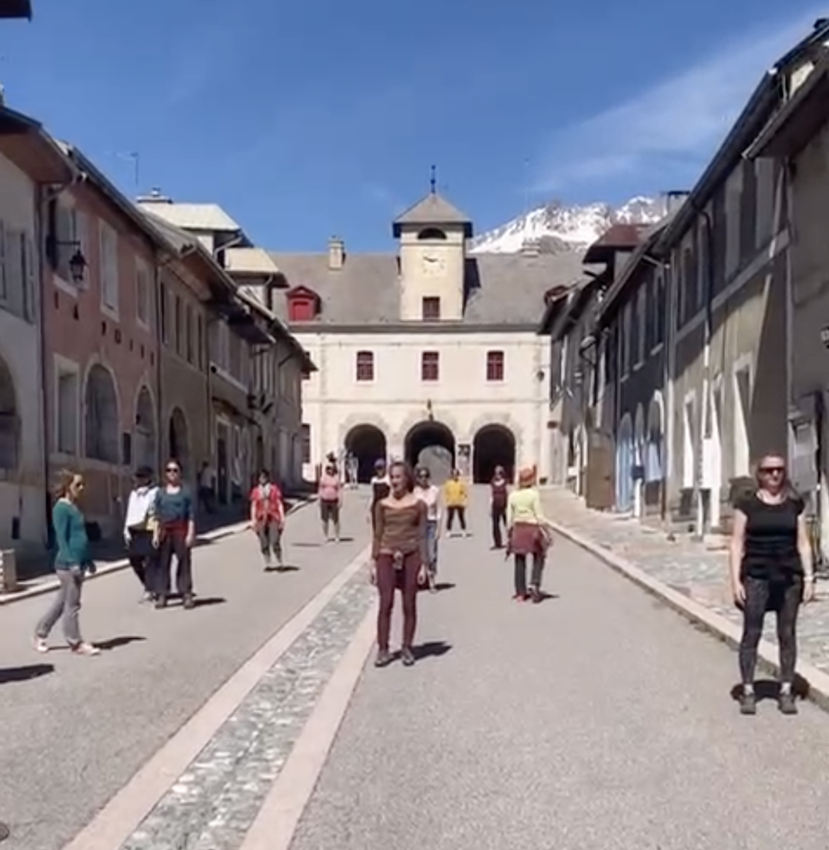 Le stage de co-création dansée du 14 au 15 avril 2024 a eu lieu en France à Mont-Dauphin. Le week-end a été animé par les chorégraphes Isabelle Bazin Mazuel et Lisie Philip. Le week-end a réuni 16 personnes.